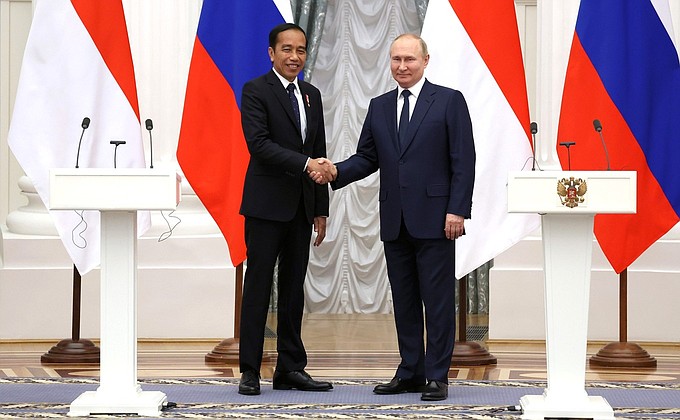 俄罗斯总统普京与印尼总统佐科会晤 聚焦双边和全球粮食等问题