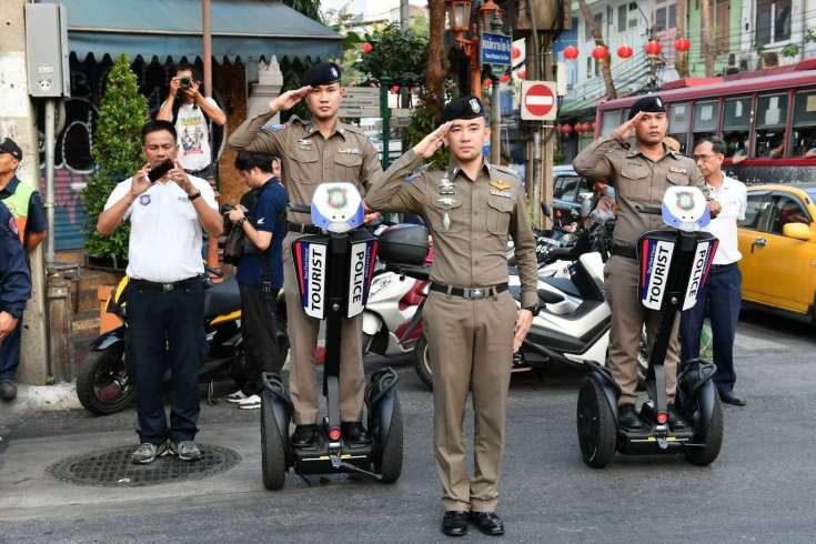 泰国曼谷唐人街警力大集结 全力保障春节期间游客安全