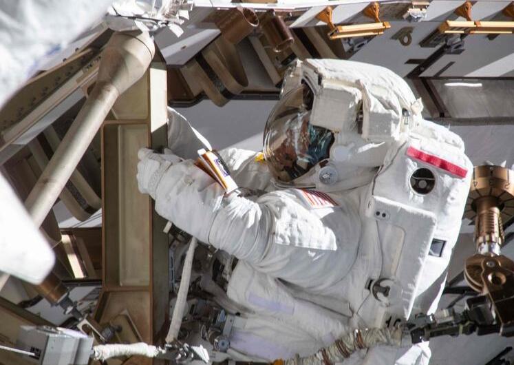 美国航天局(nasa)宣布取消原定29日进行的全女性宇航员太空行走计划
